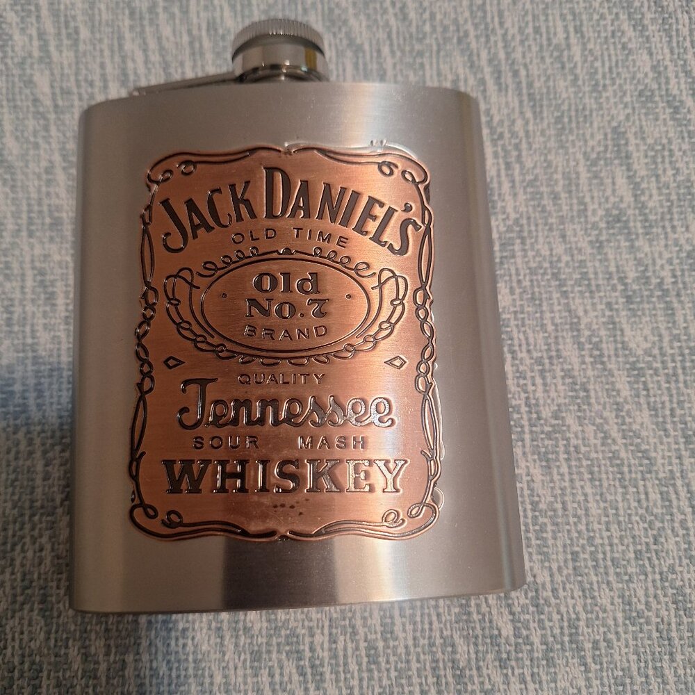 NEW JACK DANIELS TENNESSEE WHISKEY 8OZ STAINLESS STEEL FLASK